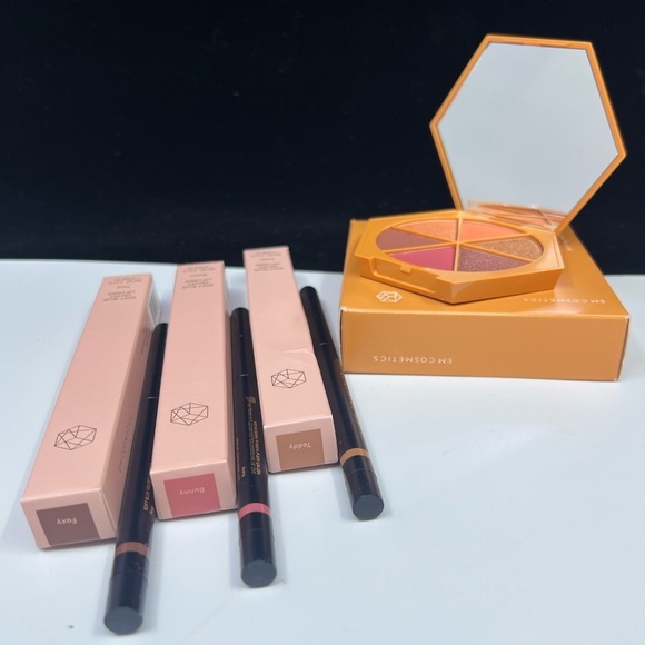 EM Cosmetics Divine Skies Eye Shadow Palette PLUS Soft Blur Velvet Lip Liner… - Picture 7 of 13